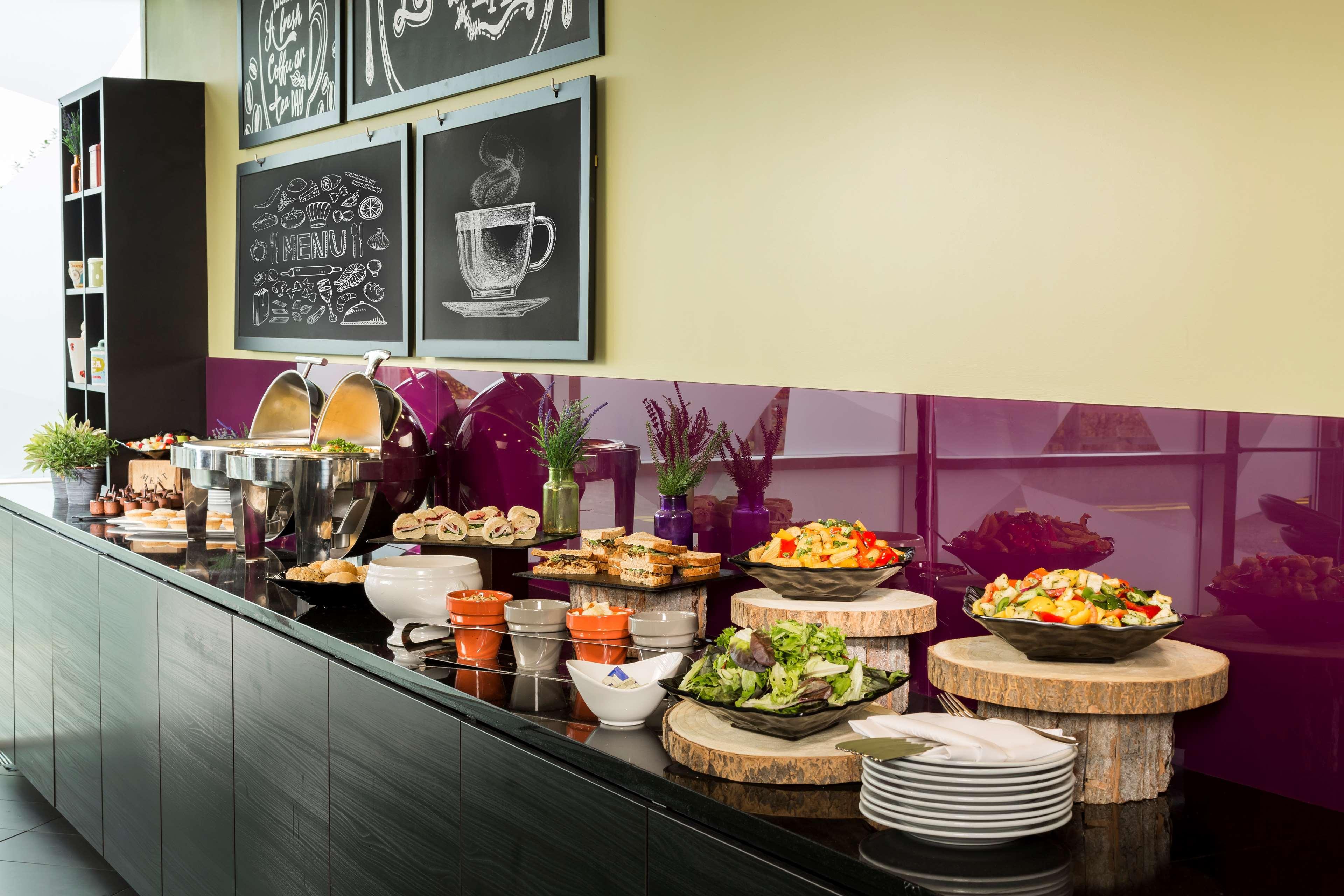 Radisson Red London Heathrow 4* Хармондсворт