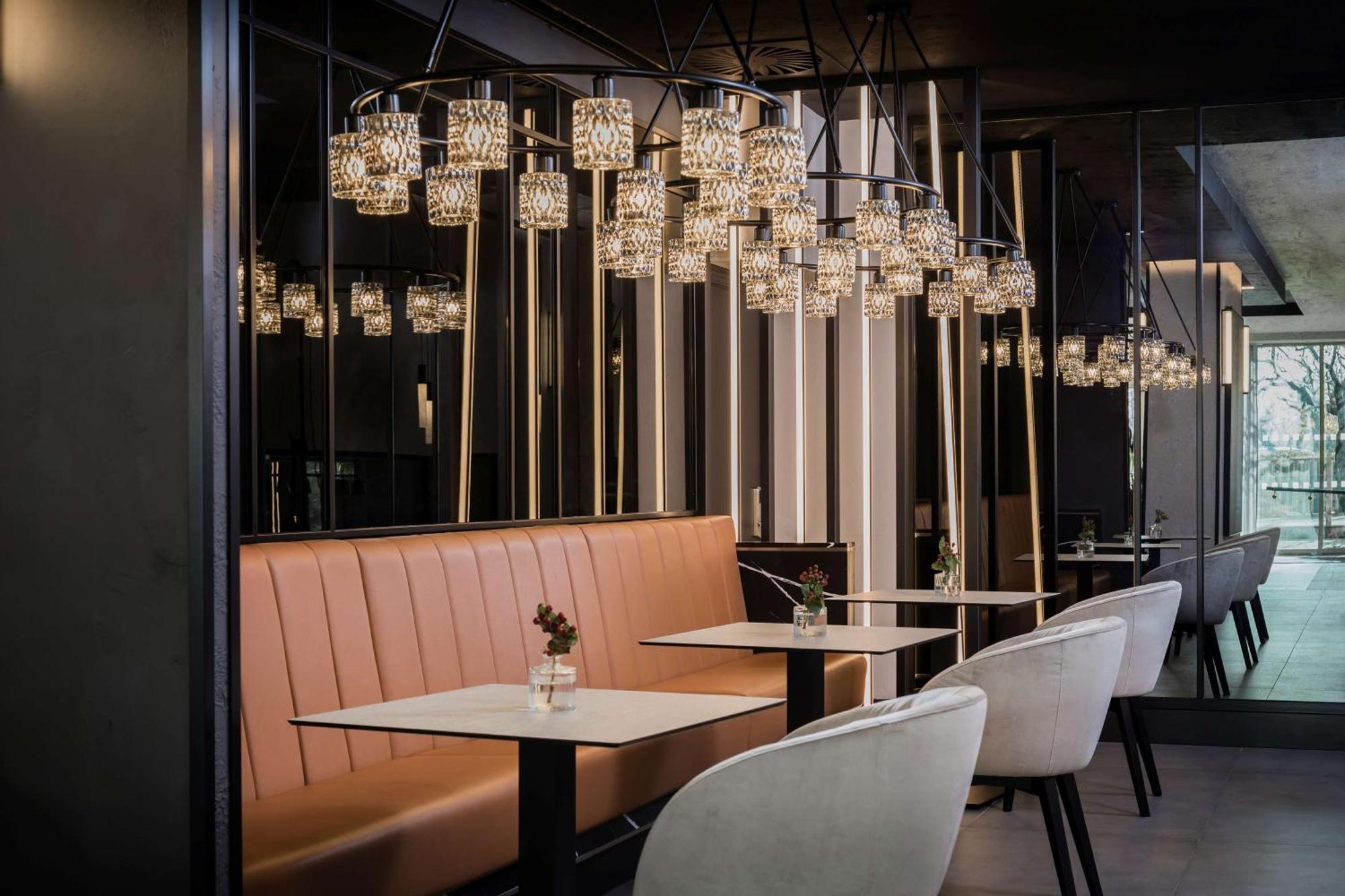 Radisson Red London Heathrow 4*