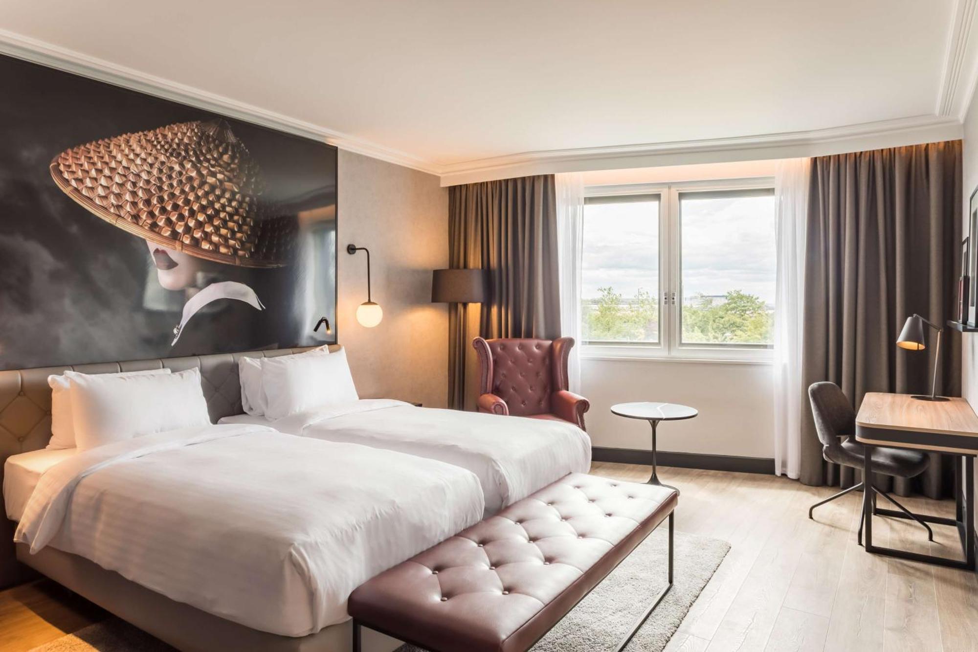 Отель Radisson Red London Heathrow Хармондсворт