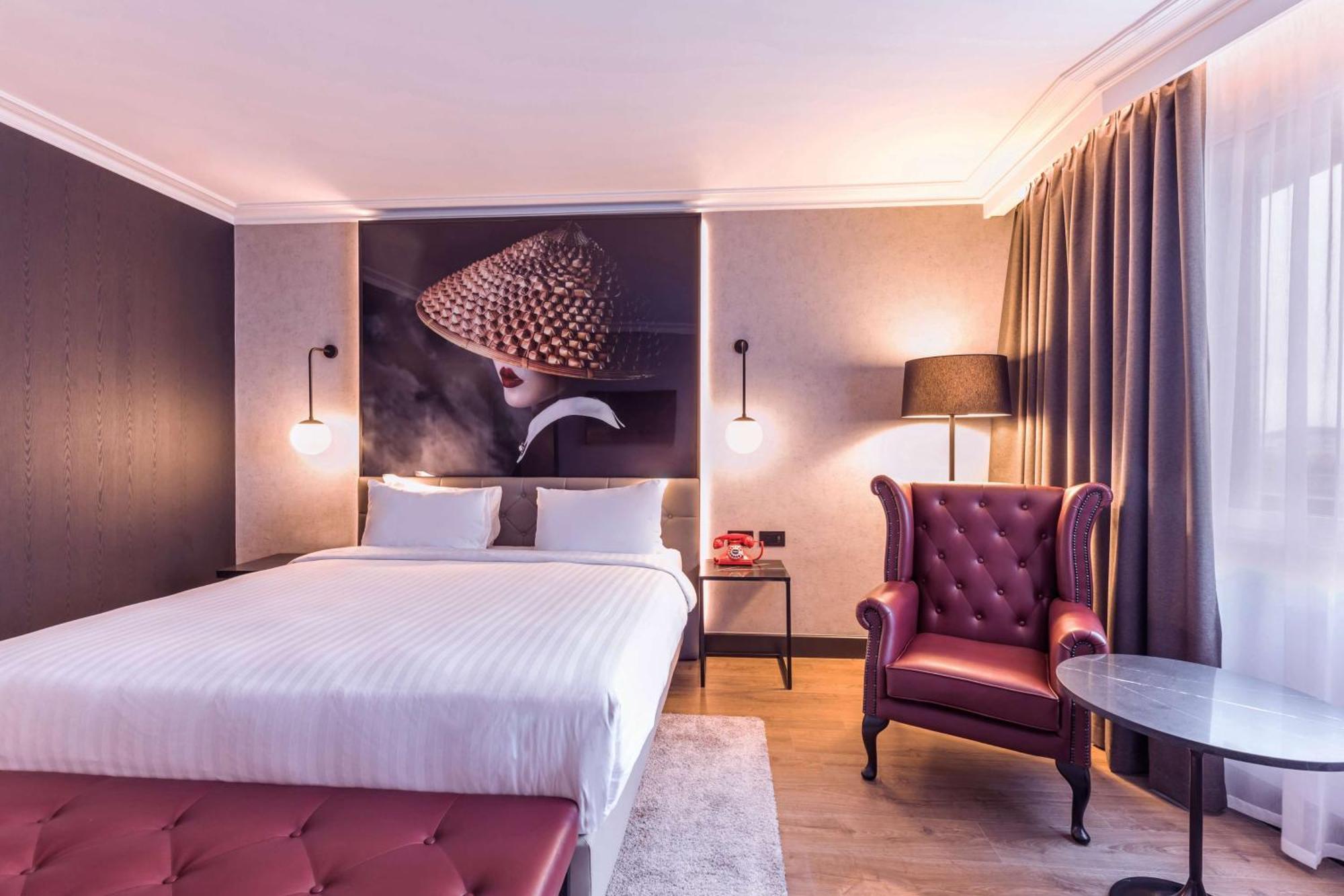 Отель Radisson Red London Heathrow