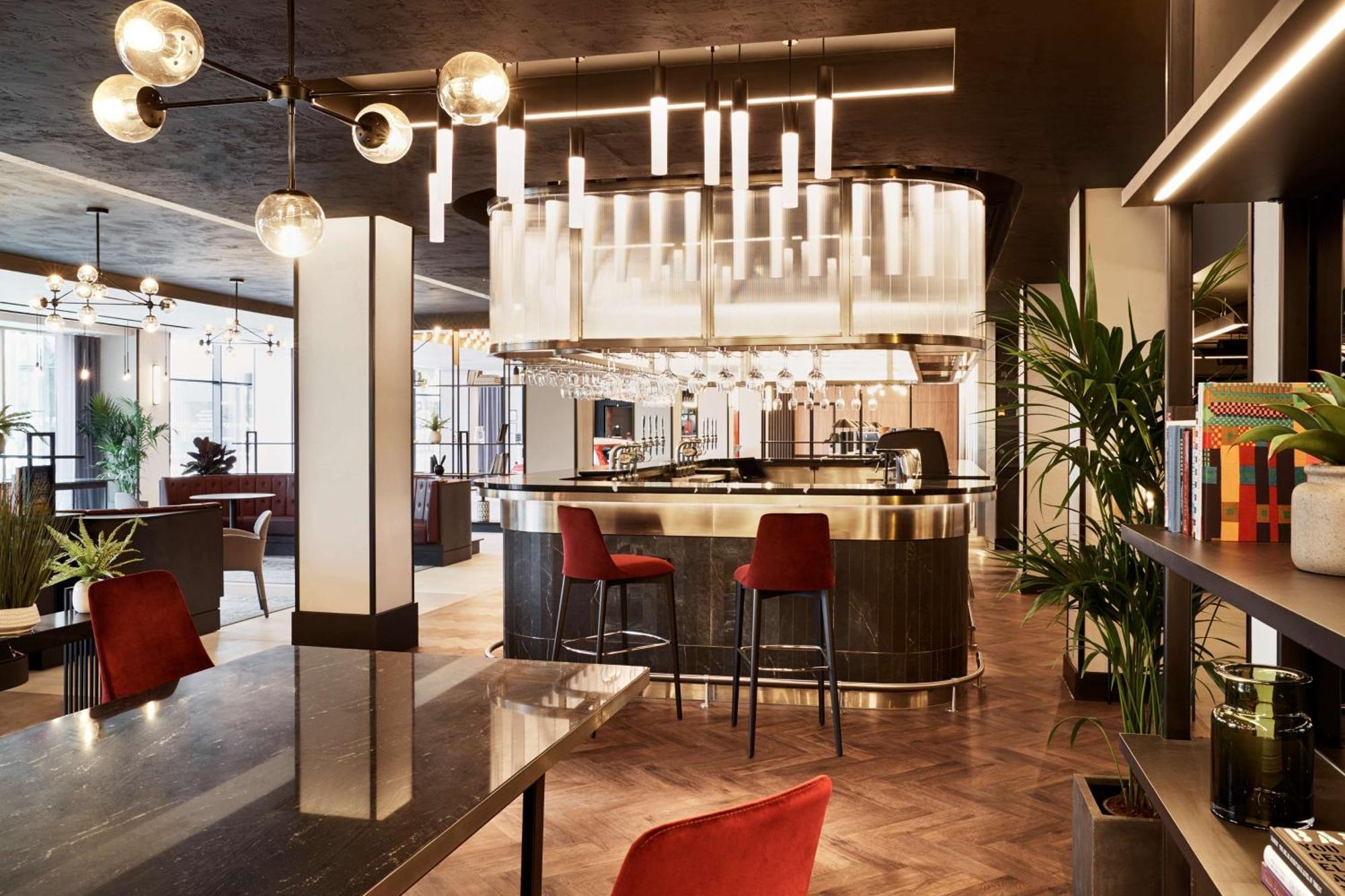 Отель Radisson Red London Heathrow 4*