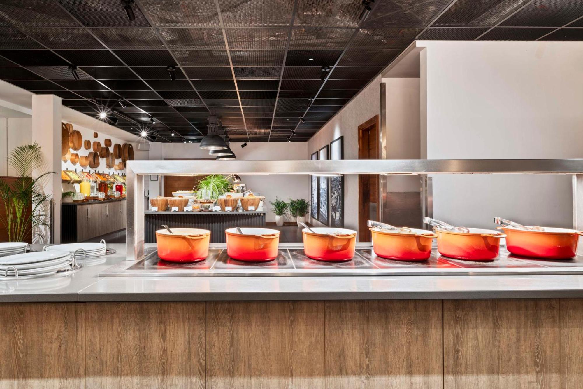 Hotel Radisson Red London Heathrow 4*
