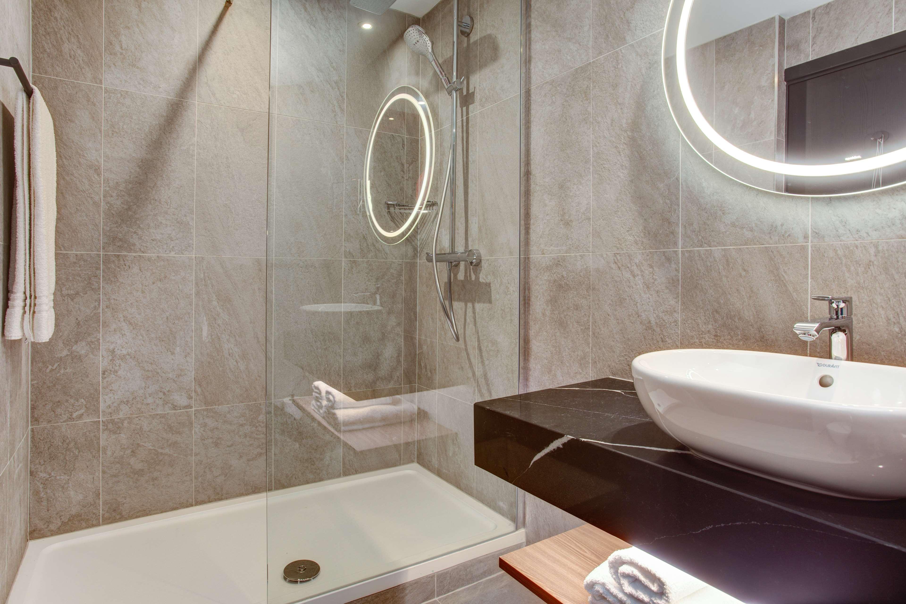 Radisson Red London Heathrow 4*