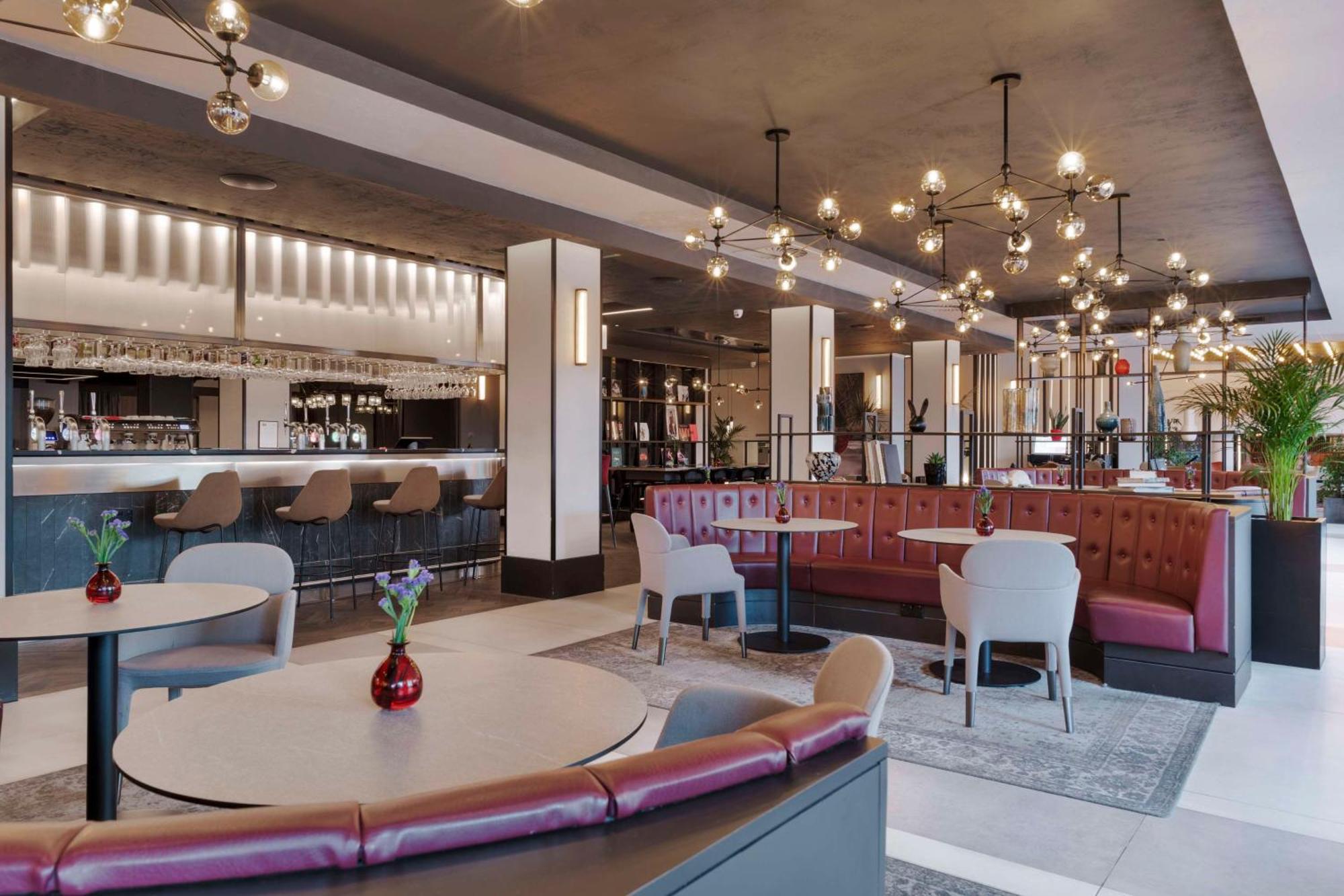 Hotel Radisson Red London Heathrow 4*