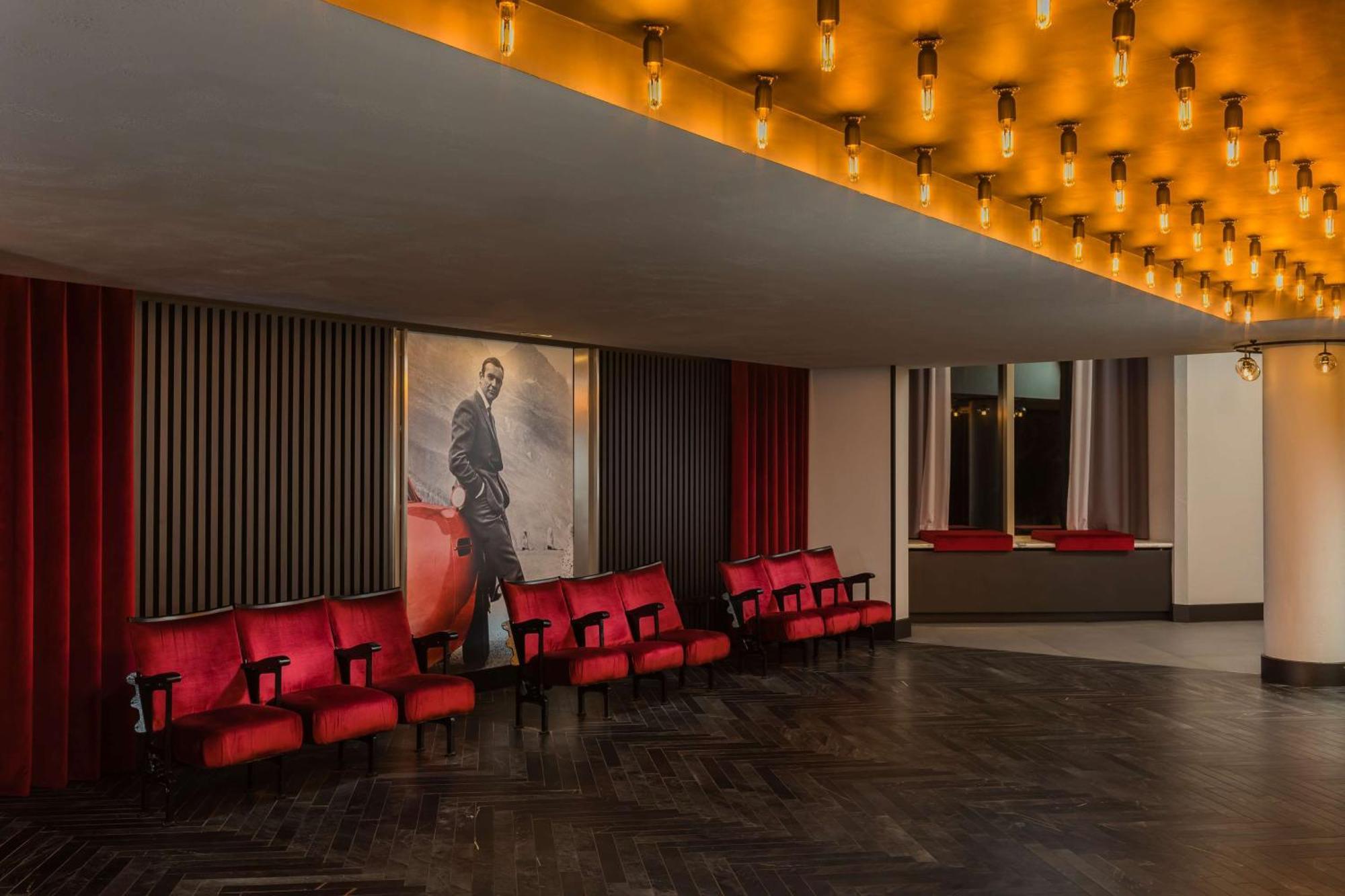 Radisson Red London Heathrow Hotel 4*