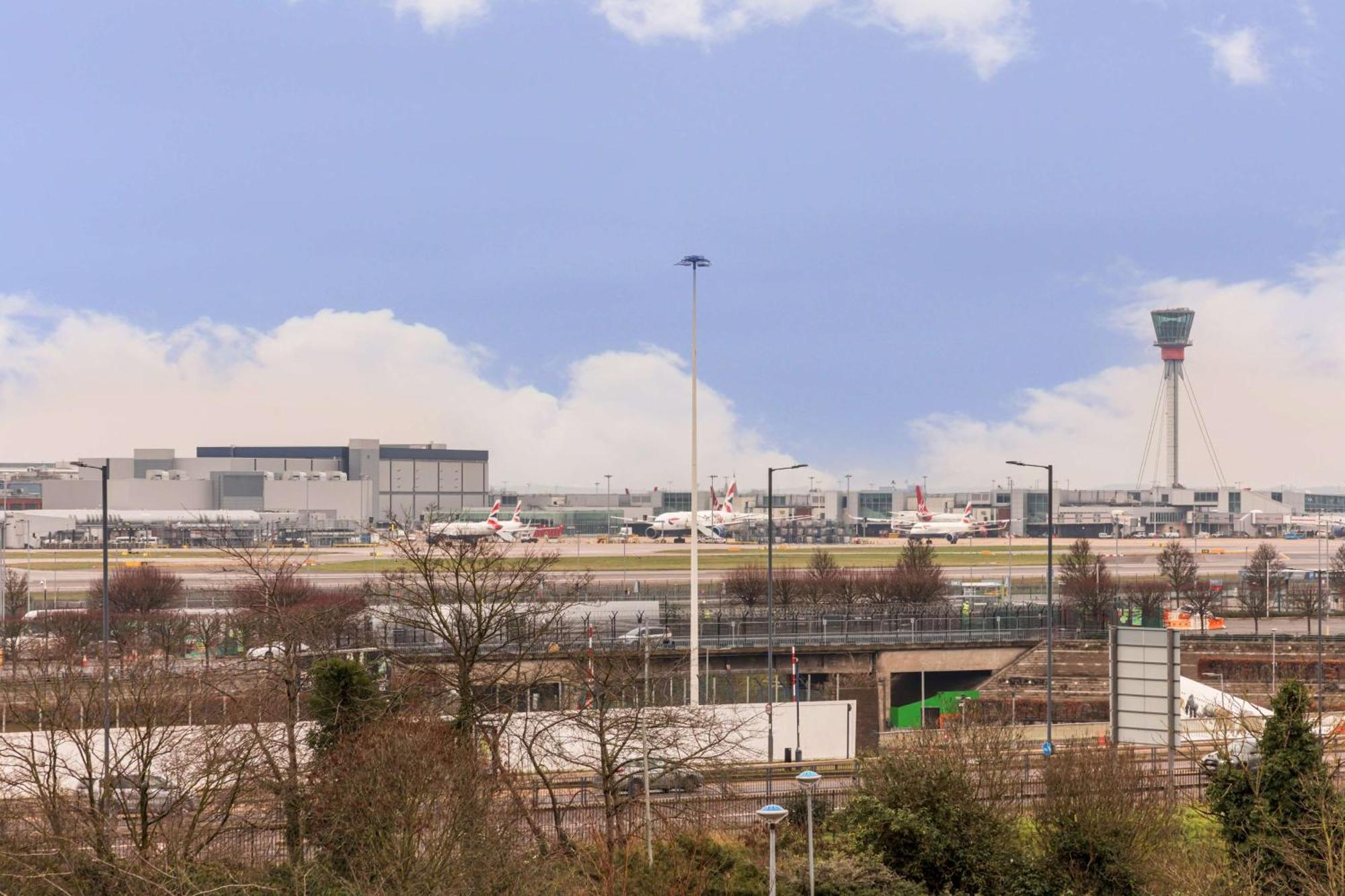Radisson Red London Heathrow 4*