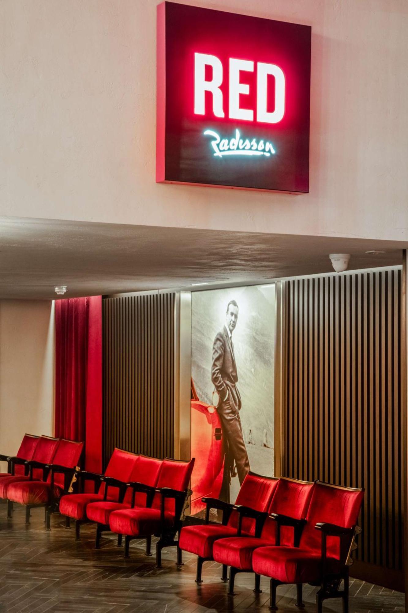 Radisson Red London Heathrow Hotel 4*