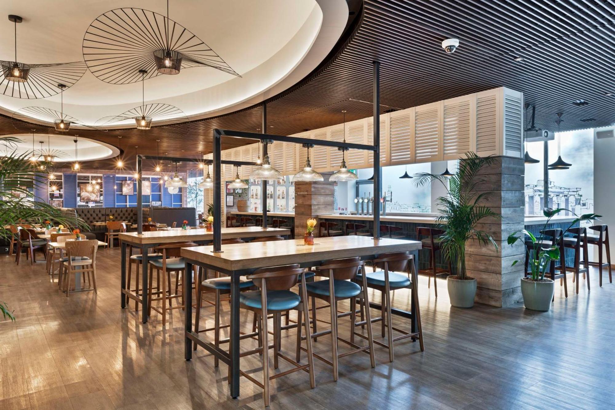 Hotel Radisson Red London Heathrow 4*