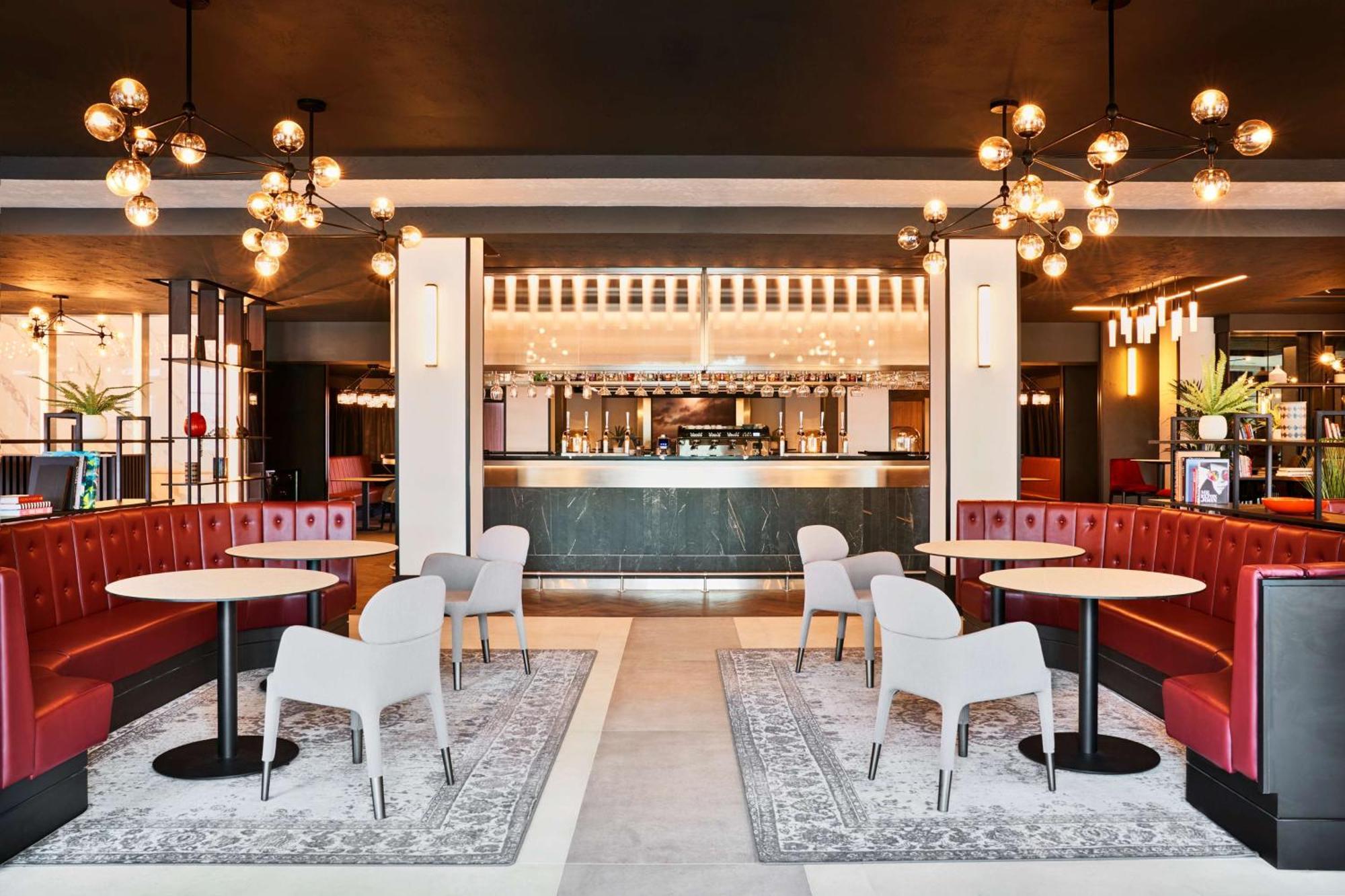 Radisson Red London Heathrow Hotel Harmondsworth